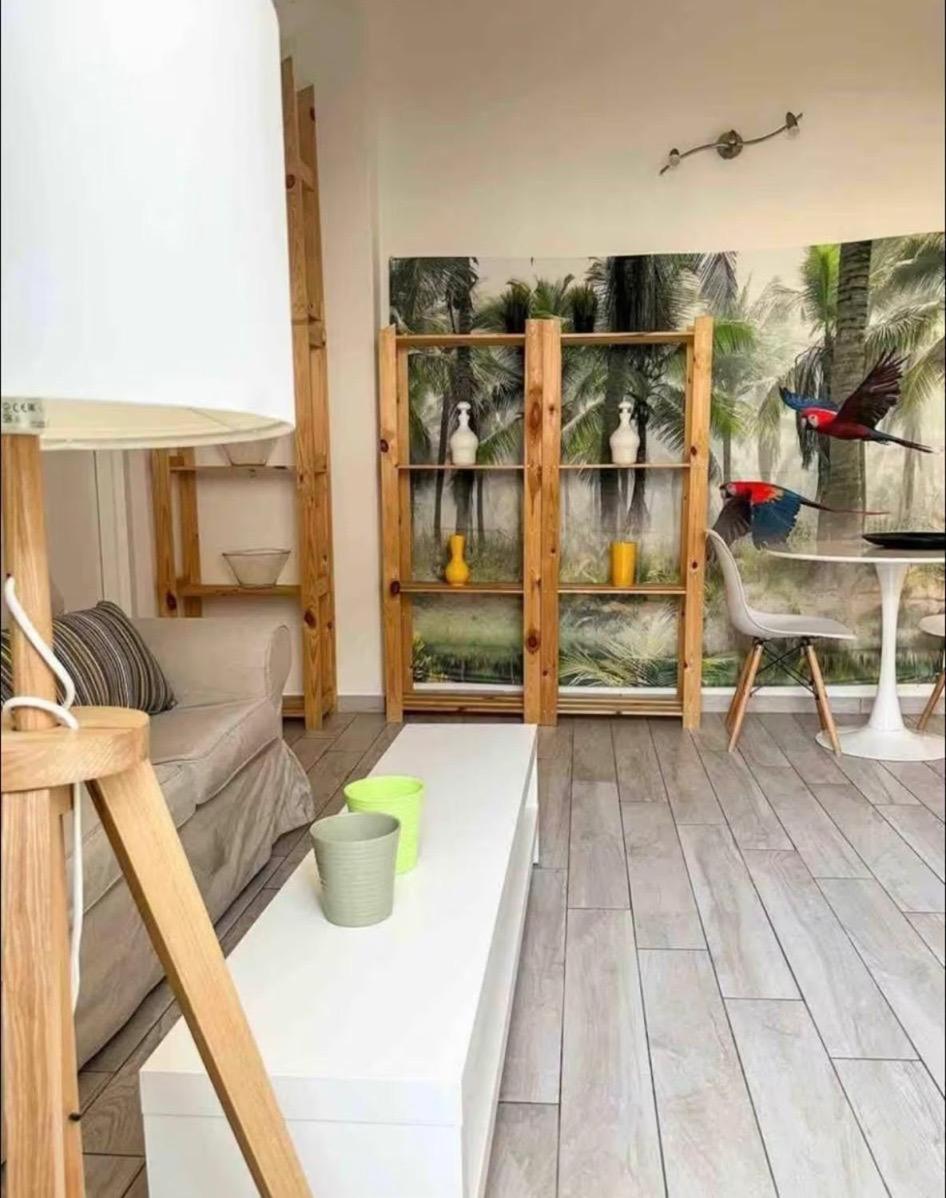 Street Montegani Apartment *